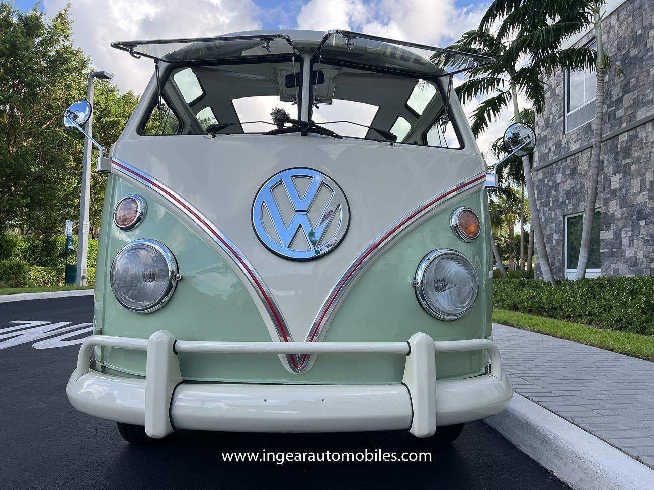 Volkswagen-BusVanagon-Van-1973-Green-White-96561-7