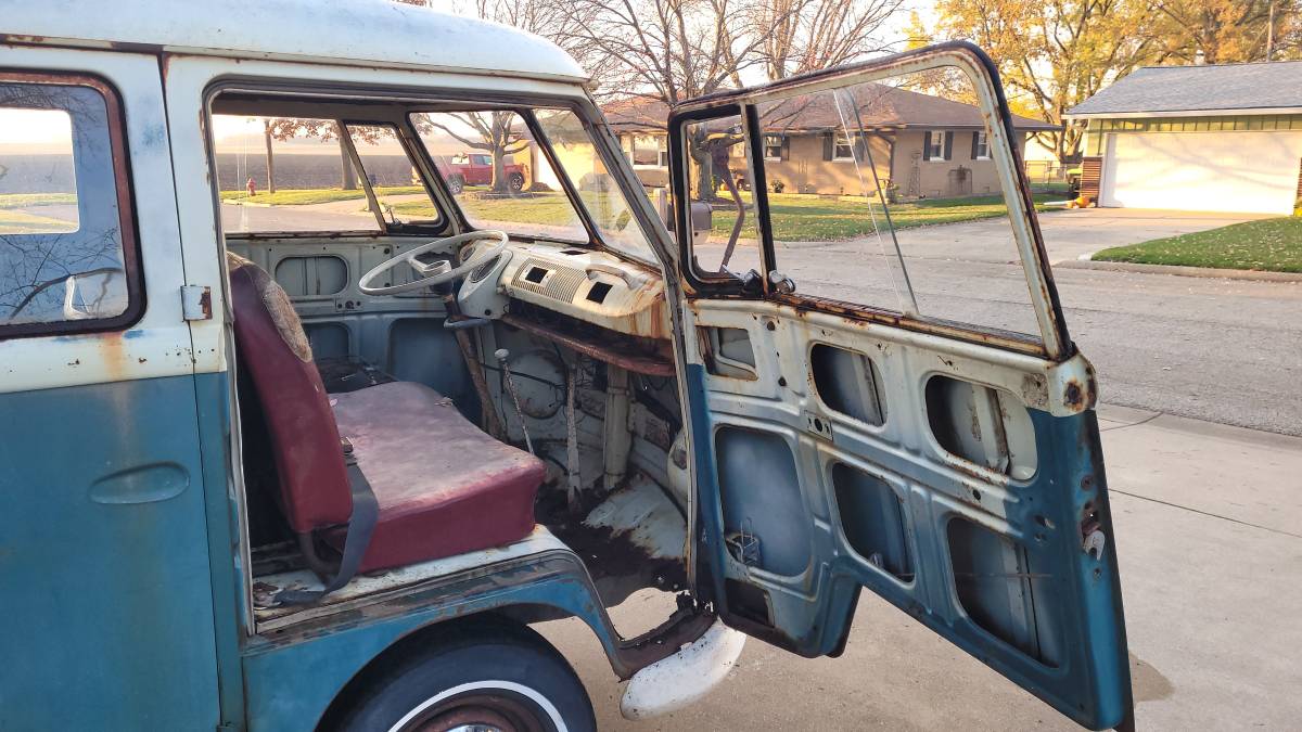 Volkswagen-Micro-bus-deluxe-1965-104607-13