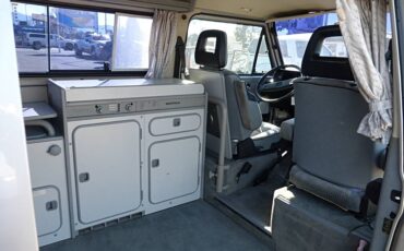 Volkswagen-Vanagon-1991-custom-157715-1