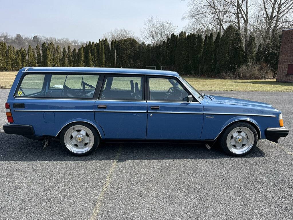 Volvo-240-1985-blue-550394-11