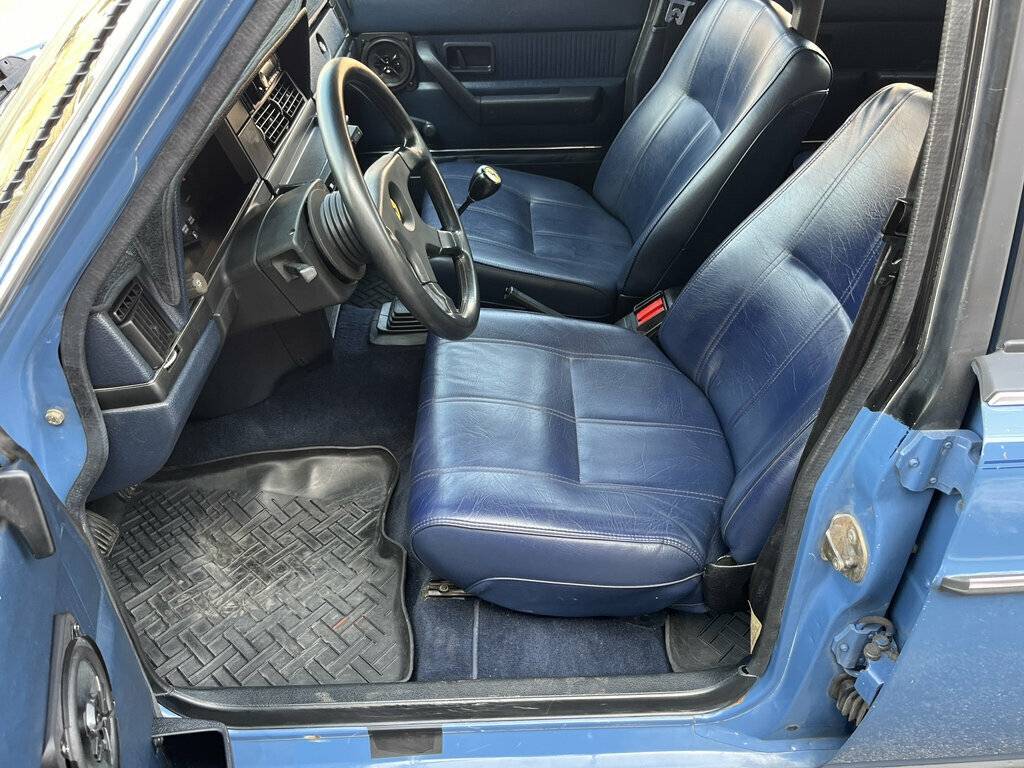 Volvo-240-1985-blue-550394-6