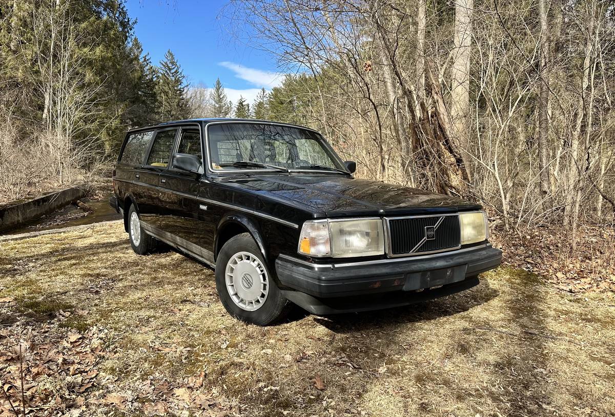 Volvo-240-wagon-1990-black-246229-1