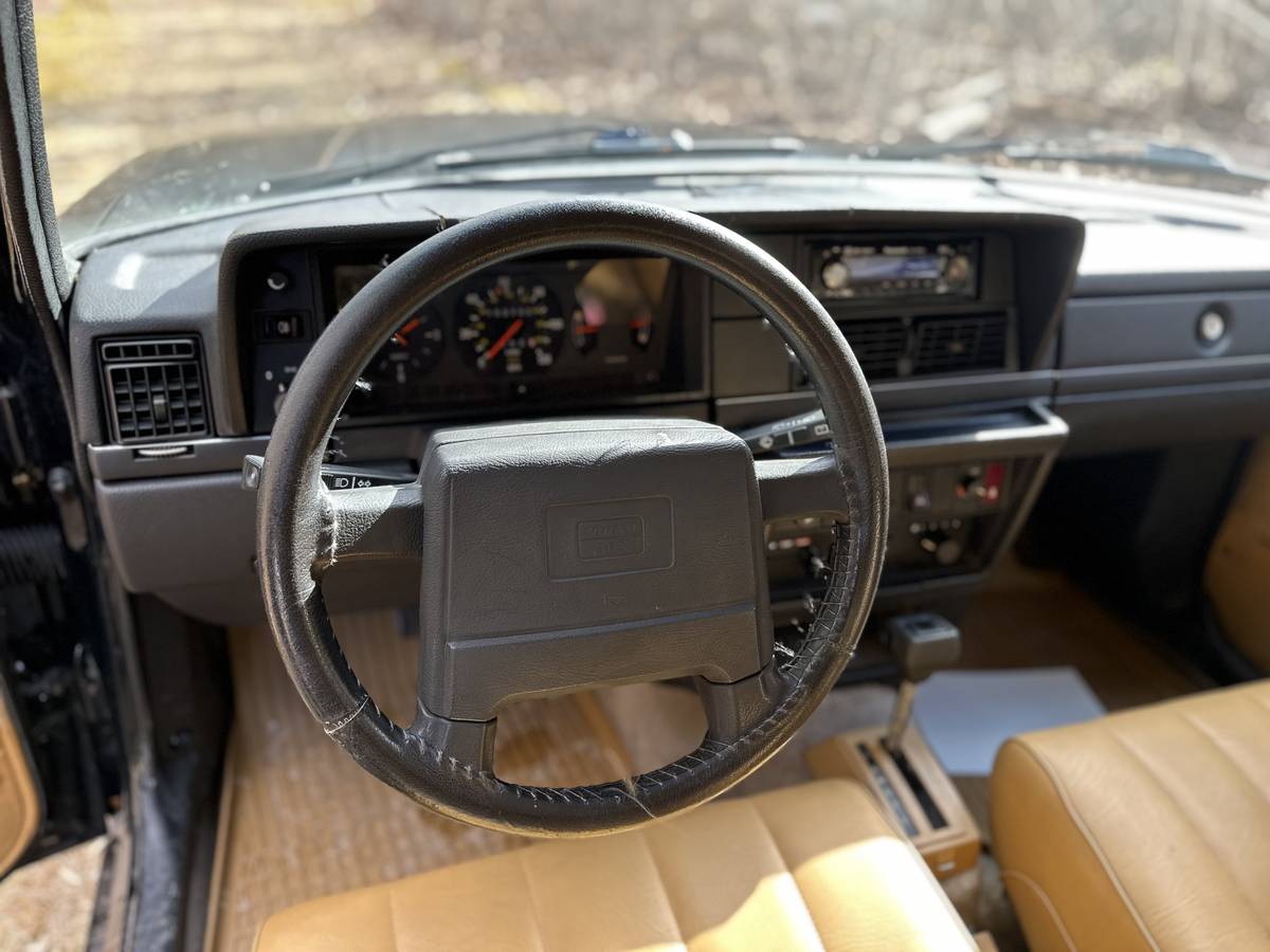 Volvo-240-wagon-1990-black-246229-17