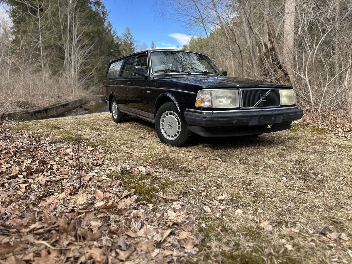 Volvo-240-wagon-1990-black-246229-3