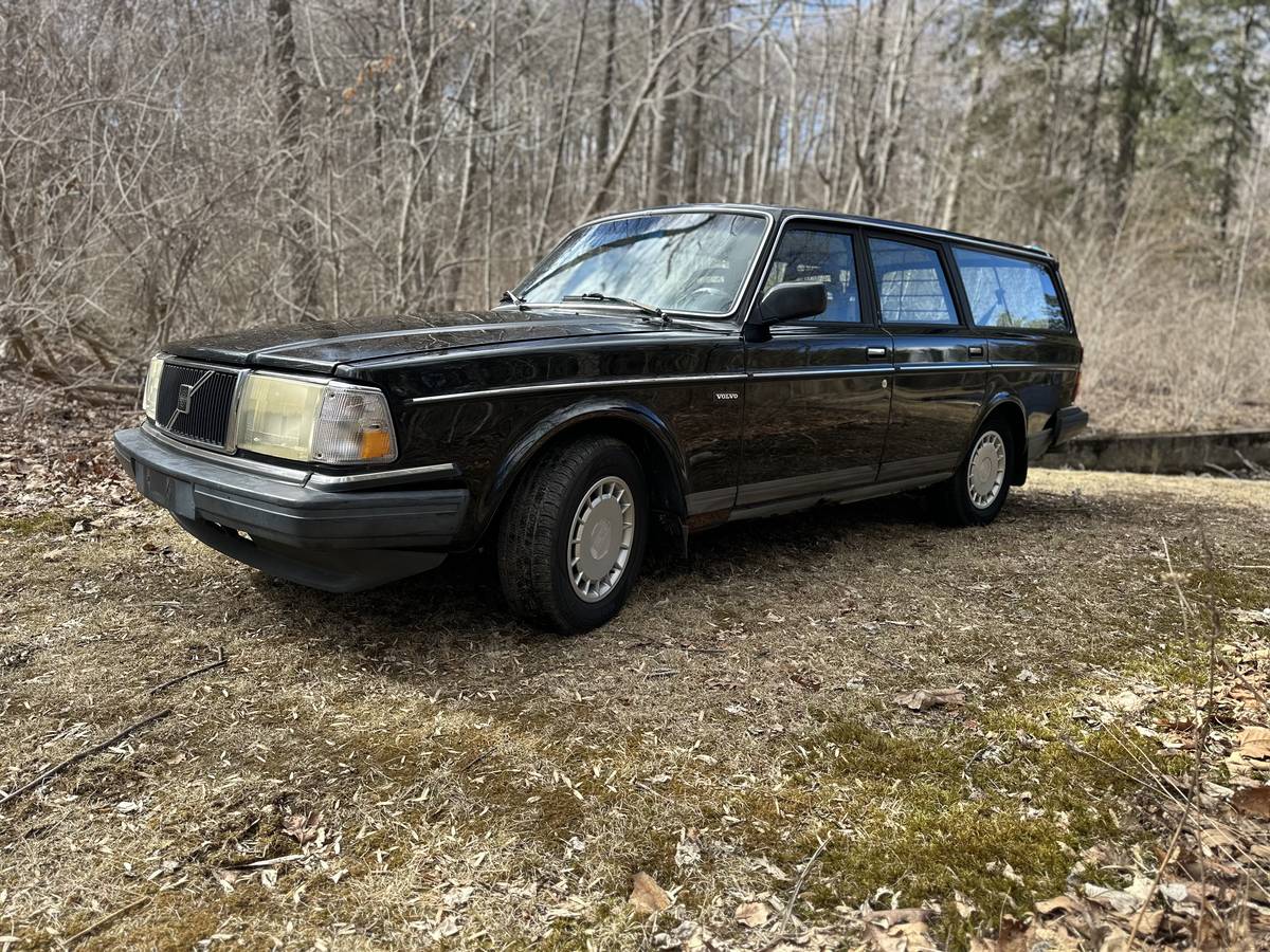 Volvo-240-wagon-1990-black-246229-4