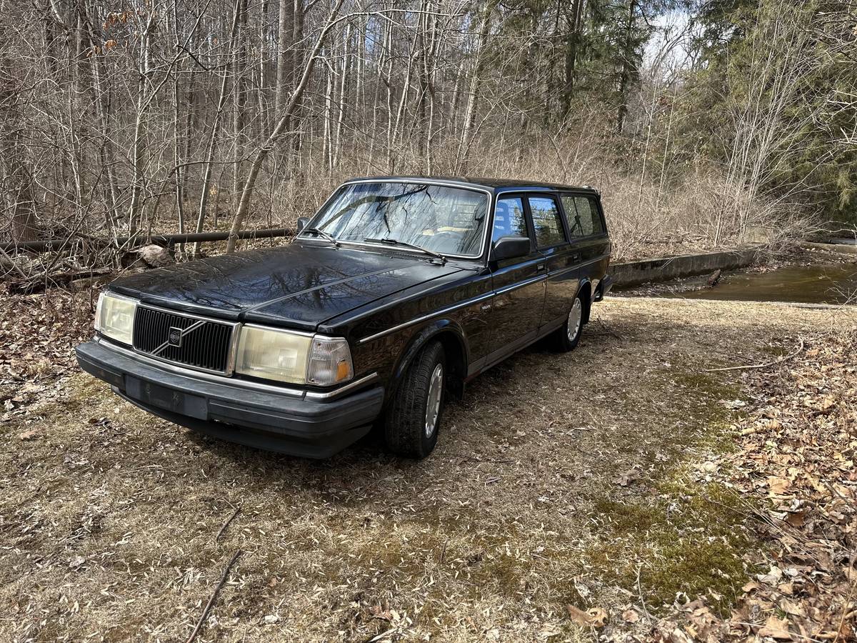 Volvo-240-wagon-1990-black-246229-5