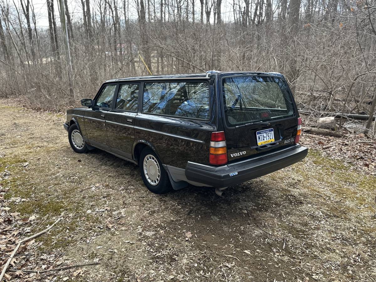 Volvo-240-wagon-1990-black-246229-6