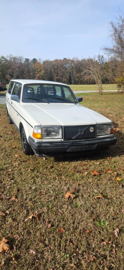 Volvo-240-wagon-1992-white-229669-2